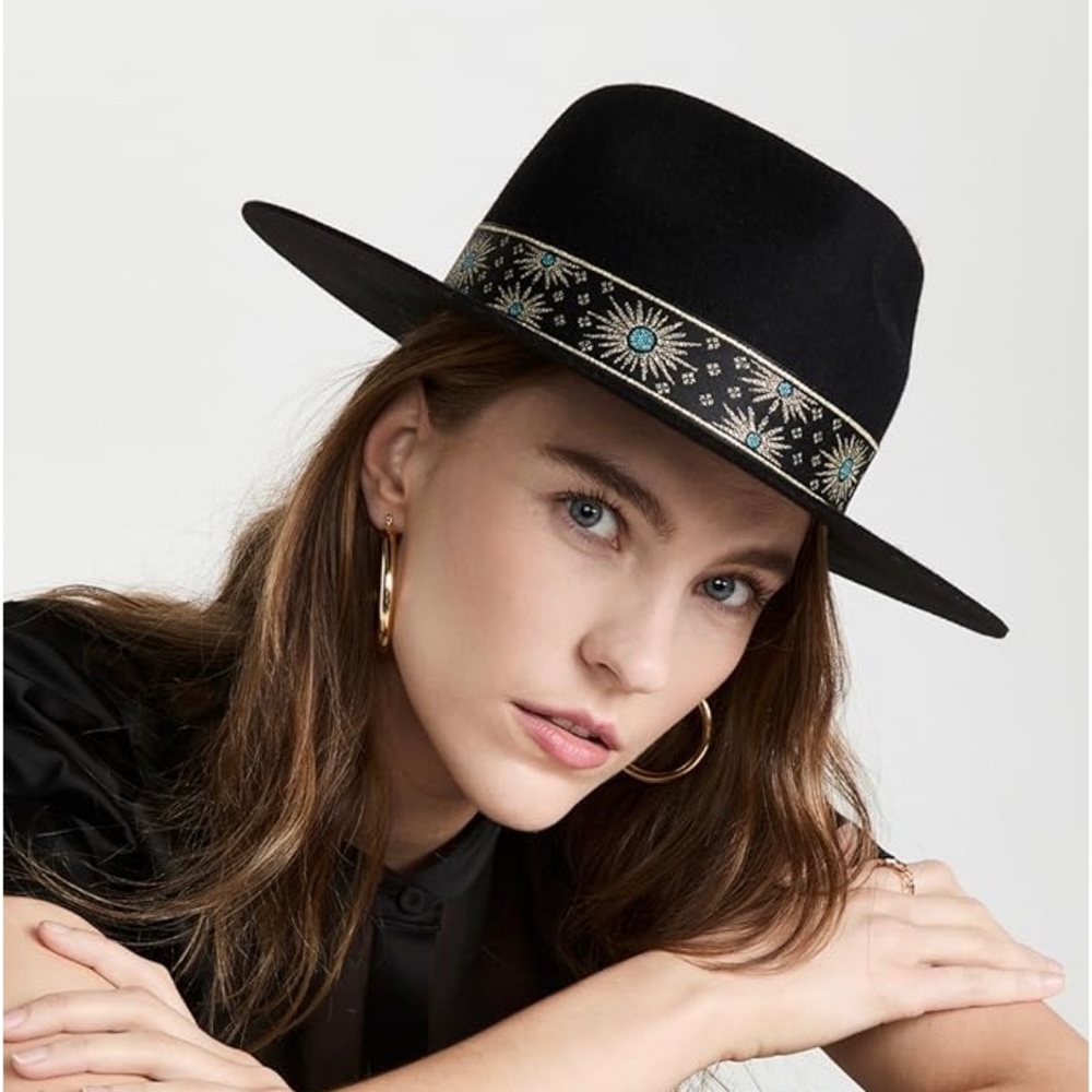 Lack of color Phoenix Hat